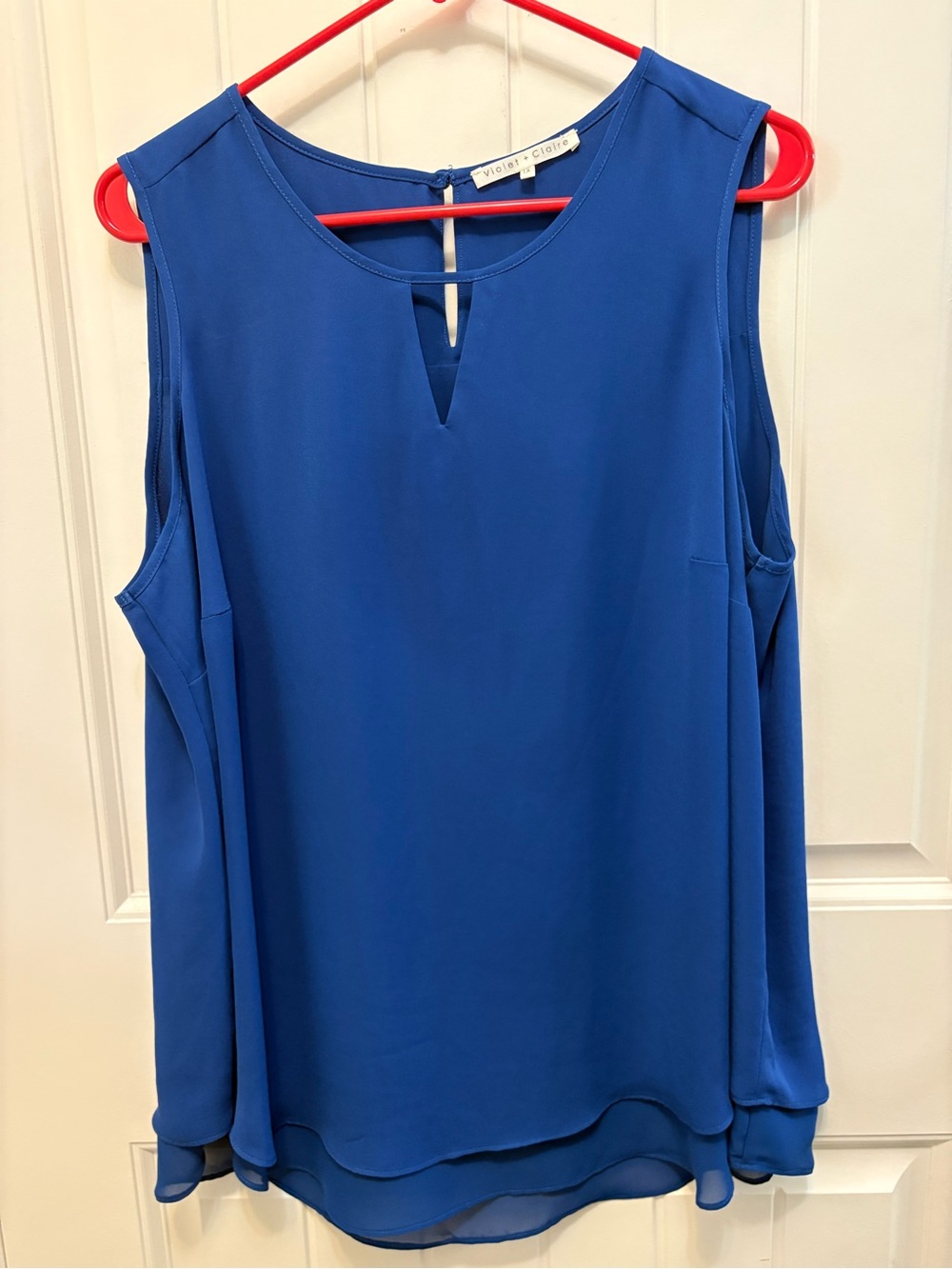 Violet & Claire Sleeveless Keyhole Camisole in Royal Blue. Size 1X.